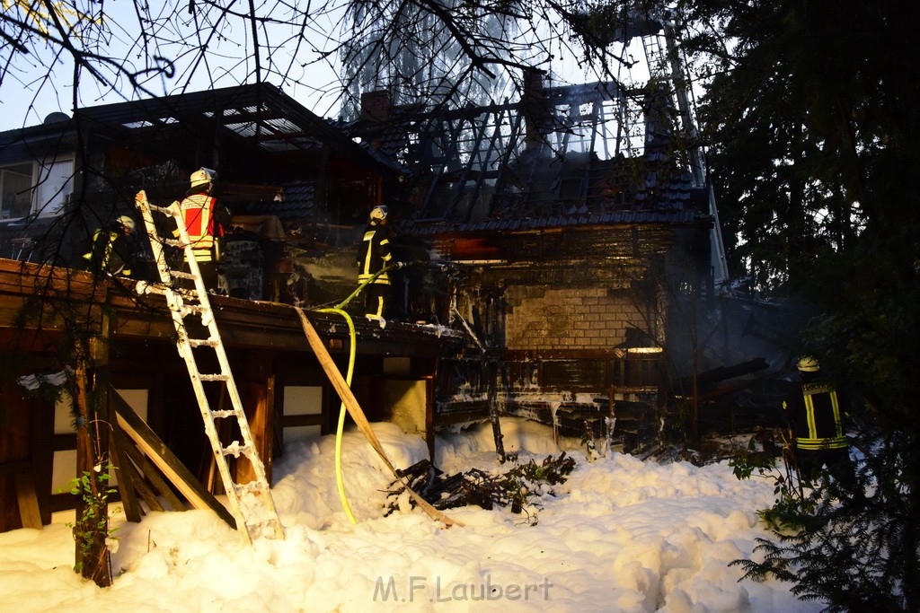 Grossfeuer Einfamilienhaus Siegburg Muehlengrabenstr P0775.JPG - Miklos Laubert